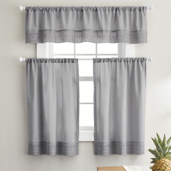 NWT 36 in. Small window set